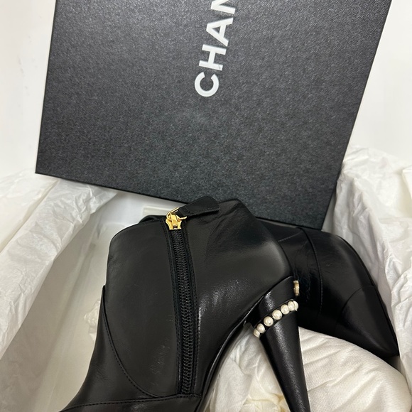 New Chanel Bottines Black Boots Booties Leather Pearl Size 35.5 US 5.5 - Picture 5 of 12